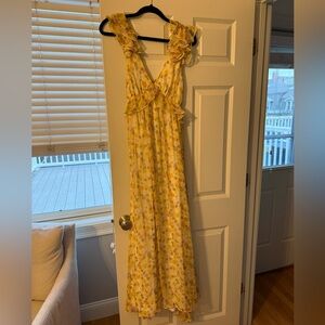 Aakaa Floral Yellow Maxi Dress -perfect for a wedding guest! Size small, so cute